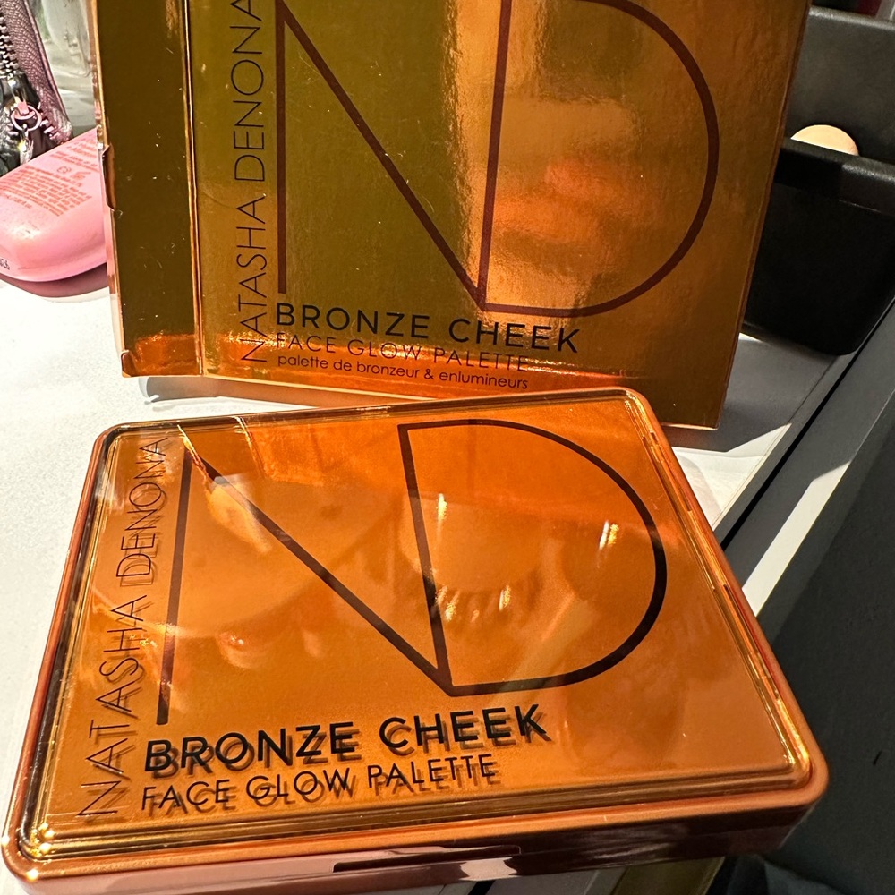 Bronze pallet